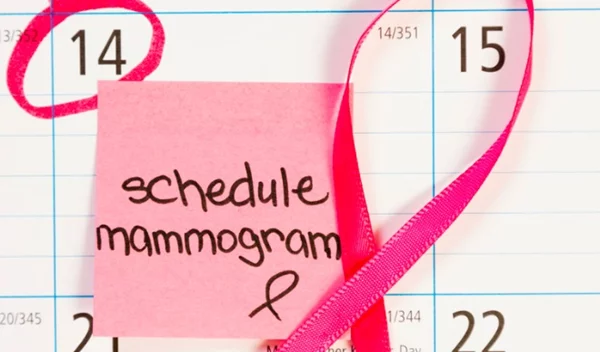 Να πάω ή όχι για τον ετήσιο έλεγχο μαστού: Πότε να το καθυστερήσουμε και πότε ΠΡΕΠΕΙ να πάμε στο γιατρό;