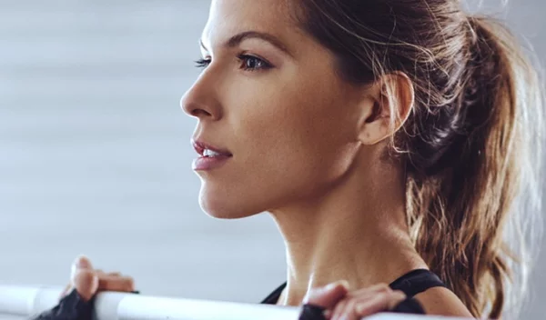 Τι προπόνηση να κάνουμε σε κάθε δεκαετία και τι πρέπει να περιέχει το νεσεσέρ μας