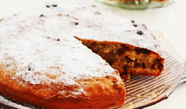 Η πιο γευστική συνταγή για φανουρόπιτα με ελαιόλαδο και λίγη ζάχαρη