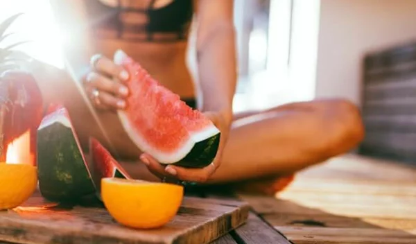 Διατροφή για τον καύσωνα: Οι τροφές που θα σε ενυδατώσουν τώρα
