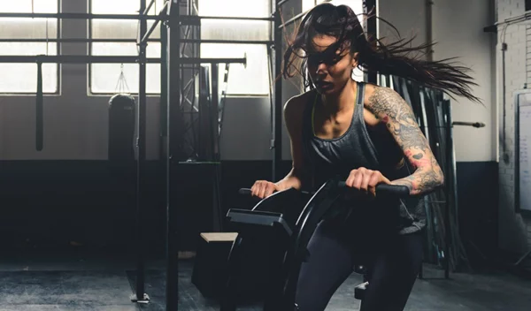 Αερόβια γυμναστική: Μπορεί να βοηθήσει να αποδεχτούμε και να αγαπήσουμε περισσότερο το σώμα μας;