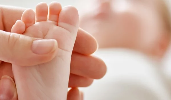 Νεογέννητο: Φαίνεται απαθές και δεν αντιδρά στα ερεθίσματα. Να ανησυχήσω;