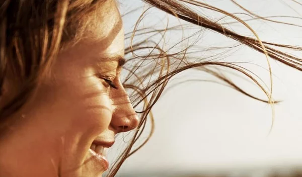 7 συμβουλές για ευτυχισμένη ζωή που μάθαμε από το βιβλίο "Η απόφαση της ευτυχίας"