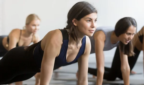 Οι 3 καλύτεροι τρόποι άσκησης για να δείχνεις νεότερη