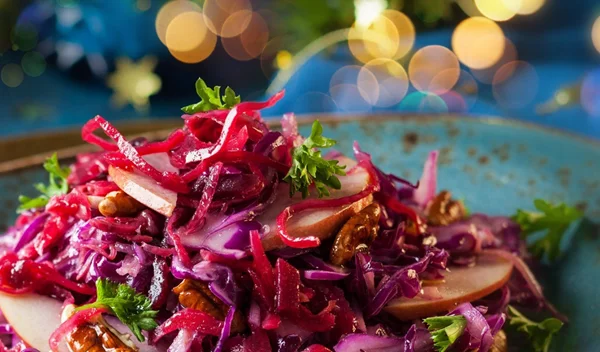 Vegan γιορτινές σαλάτες: 5 συνταγές για το τραπέζι των Χριστουγέννων