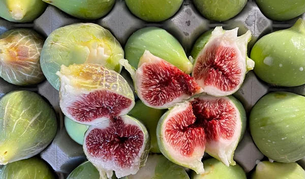 Παχαίνουν τα σύκα; Πόσες θερμίδες έχουν και ποια είναι τα οφέλη τους;