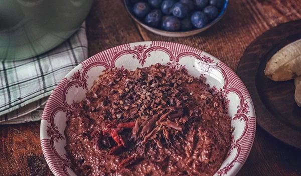 Πρωινό βρώμης με σοκολάτα για το πιο υγιεινό porridge