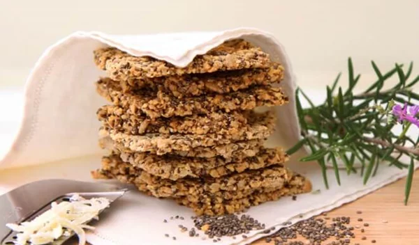 Σπιτικές φρυγανιές με chia και λιναρόσπορο χωρίς γλουτένη από τη διατροφολόγο