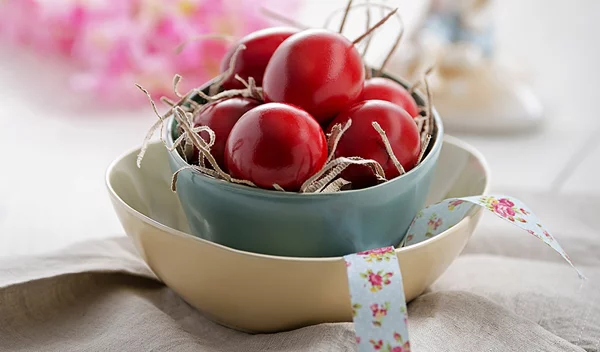 Γιορτάζουµε παραδοσιακά µε βαφές αυγών Πασχαλιά