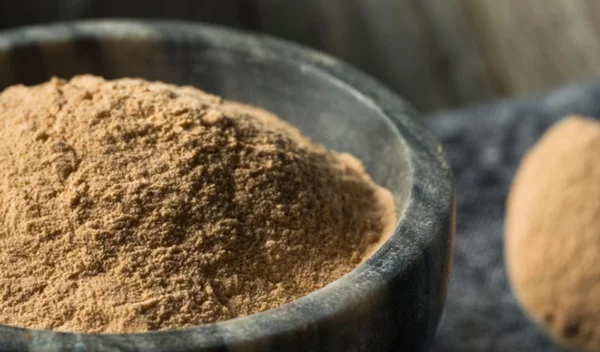 Το αφροδισιακό της φύσης: Γιατί να βάλεις στη διατροφή σου τη σκόνη Μάκα;