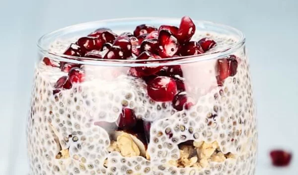 Πουτίγκα με σπόρους chia για ένα γρήγορο πρωινό με 3 μόνο υλικά και super θρεπτικό