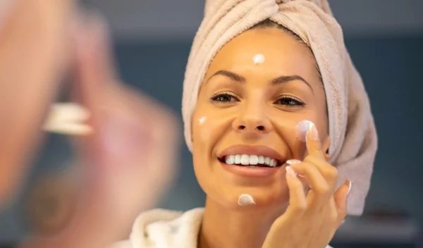 8 κανόνες για να αγοράσεις τη σωστή κρέμα προσώπου