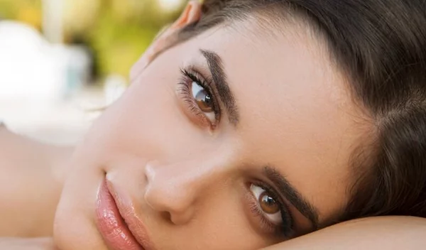 Οι δύο τροφές που γερνάνε την επιδερμίδα