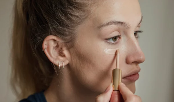 Έτοιμη σε 5 λεπτά: Το φυσικό μακιγιάζ που κάνουν οι beauty experts όταν δεν έχουν χρόνο