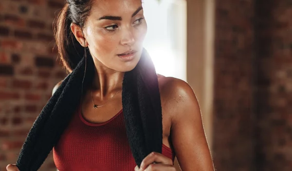 20λεπτη HIIT προπόνηση που μπορείς εύκολα να κάνεις από το σπίτι