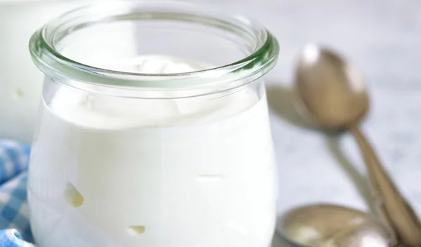 Τελικά, είναι το πλήρες γιαούρτι καλύτερο από το light;