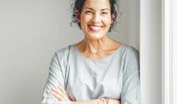 50 over 50: Η νέα "χρυσή εποχή" των γυναικών που αποδεικνύει ότι η επιτυχία δεν έχει ηλικία.