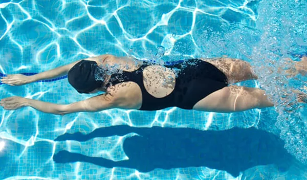 Πόνος στο αφτί; Μπορεί να είναι "καλοκαιρινή" ωτίτιδα!