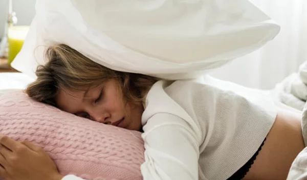 Δεν κοιμάσαι καλά; Ανακάλυψε 4 πιθανές αιτίες και τι να κάνεις