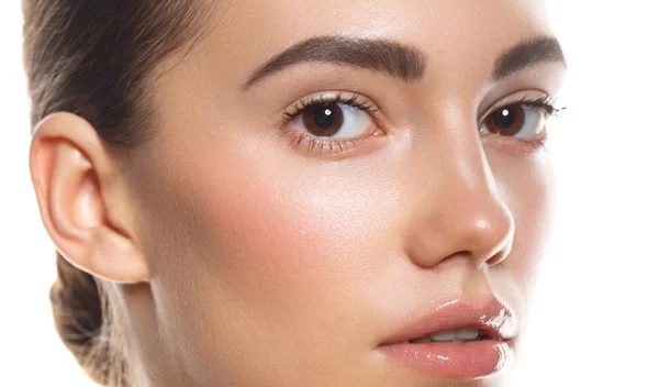 Λιπαρότητα στο πρόσωπο; Να τι πρέπει να κάνεις