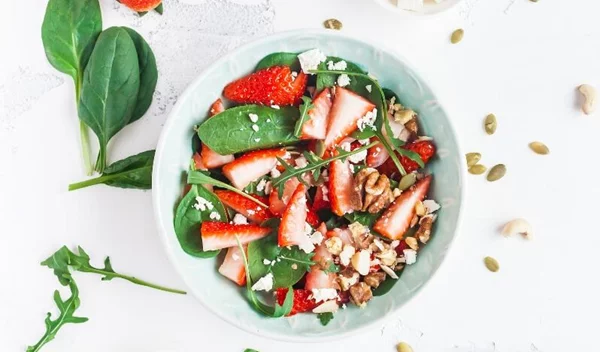 3 κανόνες που ακολουθώ για να μην τρώω υπερβολικά (στο γραφείο, στα πάρτι, στο εστιατόριο)