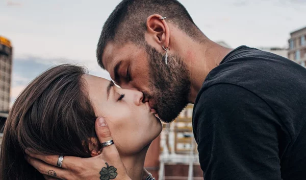 5 σημάδια ότι βγαίνεις με έναν νάρκισσο