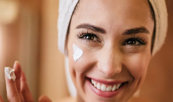 Αντιγηραντική φροντίδα με λιτές και στοχευμένες συνθέσεις σε αυτή τη νέα σειρά