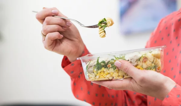 Πλάνο διατροφής με πολλά σνακ μέσα στη μέρα και χωρίς προετοιμασία στο σπίτι