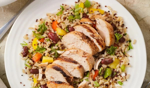 Το λευκό κρέας στη διατροφή μας: Ποια είναι τα χαρακτηριστικά του γιατί υπερέχει του κόκκινου;