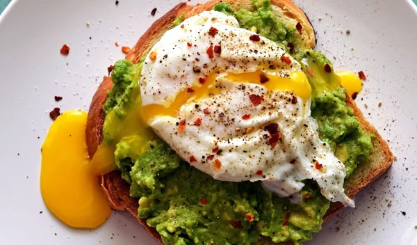 8 διαιτολόγοι μοιράζονται τις αγαπημένες τους συνταγές και τις τροφές που προτιμούν