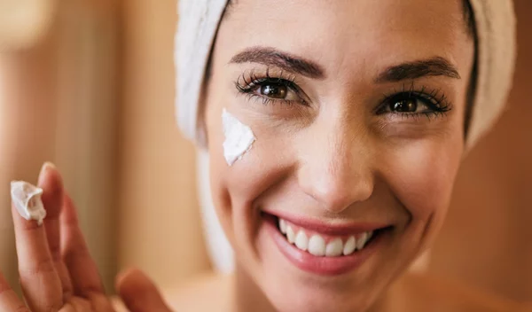 3 αντιγηραντικά συστατικά που πρέπει να ξεκινήσεις να χρησιμοποιείς από τα 20 σου