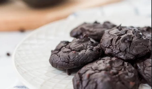 Συνταγή για μπισκότα σοκολάτας με αβοκάντο και ελάχιστη ζάχαρη