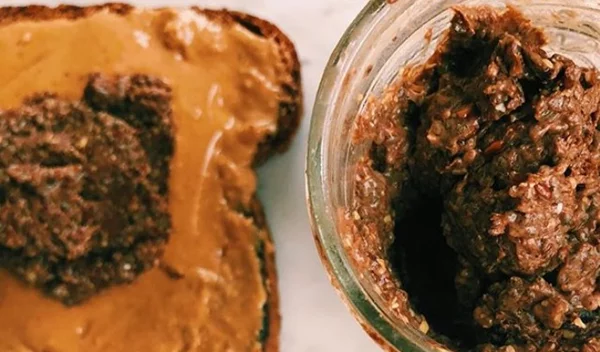 Σπιτικό spread σοκολάτας με σπόρους chia και λιναρόσπορο