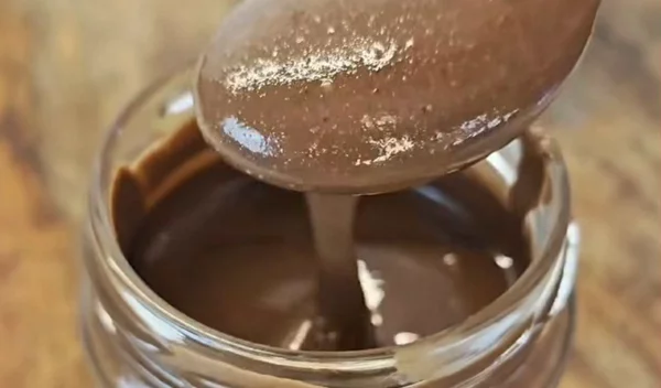 Φτιάξε σπιτική πραλίνα φουντουκιού με μόλις 4 υλικά