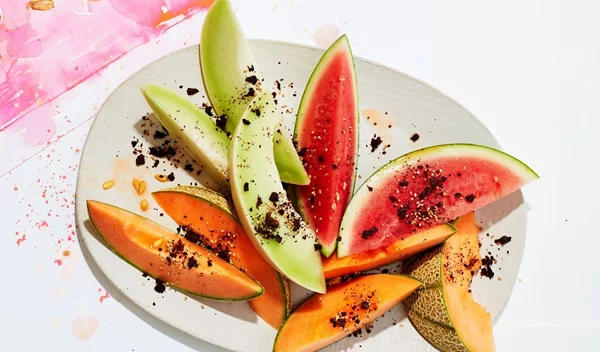 Πιατέλα με πεπόνι, καρπούζι και ελιές Καλαμών