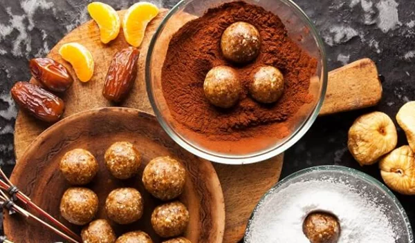 Μπάλες ενέργειας: 10 διαφορετικές συνταγές χωρίς ψήσιμο για το πιο υγιεινό σνακ