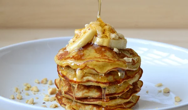 Pancakes με δύο υλικά (χωρίς γλουτένη, χωρίς λακτόζη) από τον διατροφολόγο Μάνο Δημητρούλη