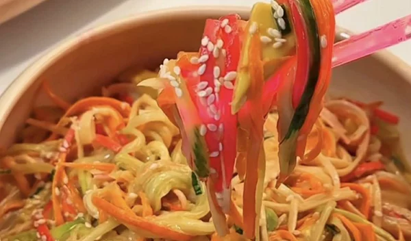 Συνταγή για τη viral σαλάτα California - είναι γεμάτη αντιοξειδωτικά