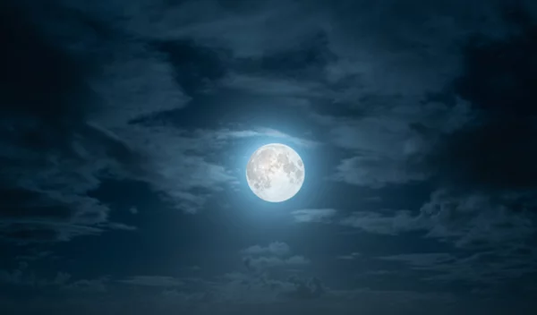 Πανσέληνος στο Ζυγό στις 16 Απριλίου 2022