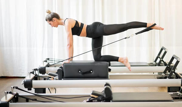 "Σε βοηθάει το pilates να χάσεις λίπος" και άλλες βασικές απορίες σχετικά με αυτό το είδος γυμναστικής βρίσκουν απάντηση