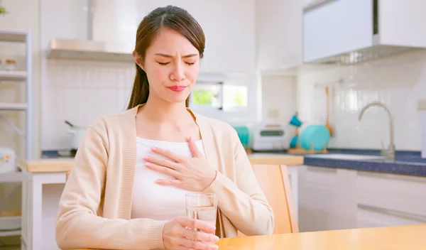 Συχνές καούρες: Ποιες τροφές θα σε βοηθήσουν στη μείωσή τους;