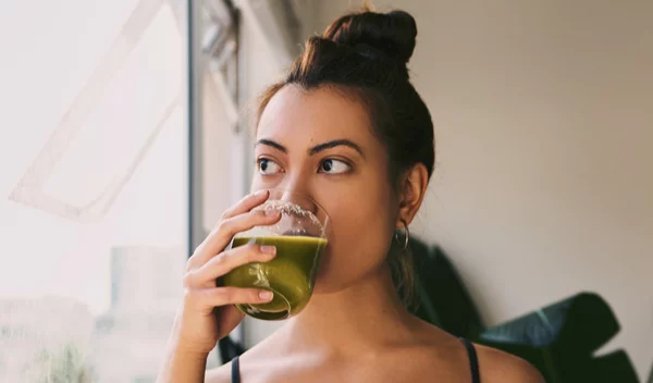 Αποτοξίνωση: 10 διαιτολόγοι προτείνουν ροφήματα και detox tips