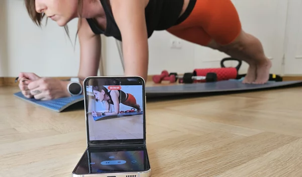 Tips για μία stylish προπόνηση με το Samsung Galaxy Z Flip5 και το Galaxy Watch6