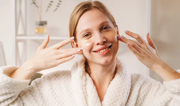 Αυτά τα eye-patches κολλαγόνου προσφέρουν πιο νεανικό και ξεκούραστο βλέμμα από ποτέ