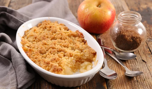Γκρανόλα "crumble μήλου": Συνταγή για το πιο τραγανό topping για το γιαούρτι σου
