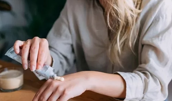 7 αποτελεσματικές κρέμες χεριών κατά των πανάδων