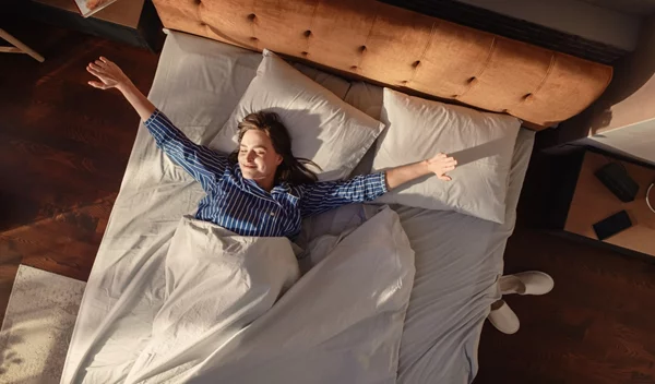 Γιατί ξυπνάς συνέχεια κουρασμένη και πώς το αντιμετωπίζεις