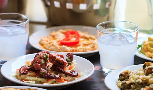 Τα διατροφικά οφέλη της ελληνικής κουλτούρας του μεζέ