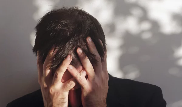 Σπάνια περίπτωση νόσου Αλτσχάιμερ: 41χρονος ασθενής αποκαλύπτει το πρώτο (+ άγνωστο) προειδοποιητικό σημάδι