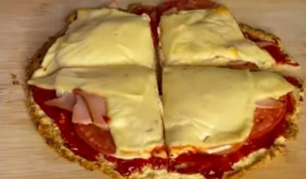 Πίτσα χωρίς αλεύρι! Φτιάξε την πιο light εκδοχή με βάση το cottage